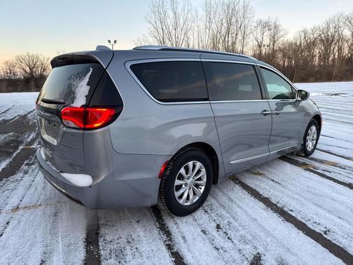 2018 Chrysler Pacifica Touring-L