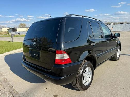 BLACK 2001 Mercedes-Benz M-Class 4dr AWD 3.2L