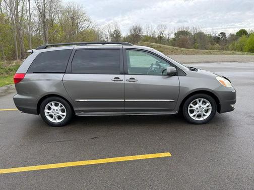 Phantom Gray Pearl 2004 Toyota Sienna XLE