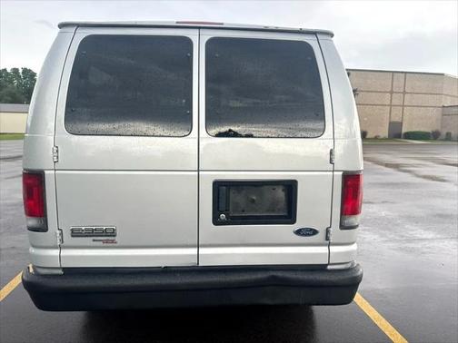 2007 Ford E350 Super Duty XL Wagon