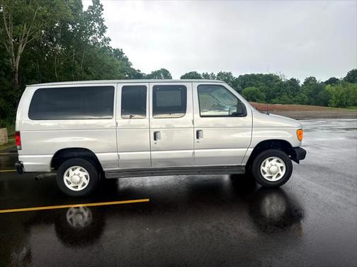2007 Ford E350 Super Duty XL Wagon