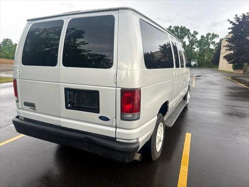 2007 Ford E350 Super Duty XL Wagon