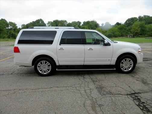 2012 Lincoln Navigator Base