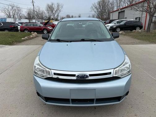 BLUE 2009 Ford Focus SE