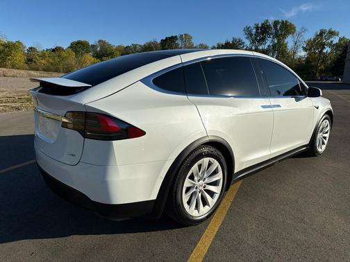 2018 Tesla Model X 75D