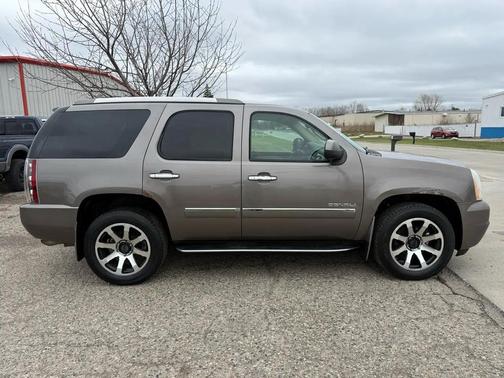 BROWN 2011 GMC Yukon Denali