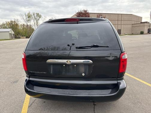 2007 Chrysler Town & Country Base