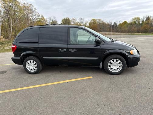 2007 Chrysler Town & Country Base