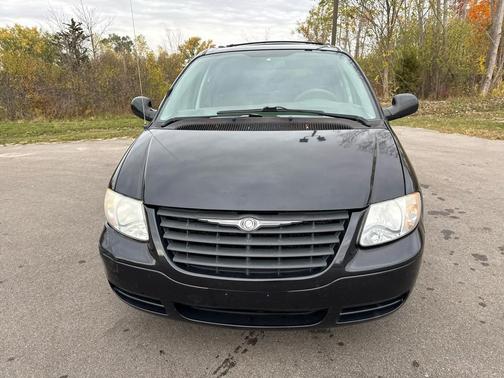 2007 Chrysler Town & Country Base