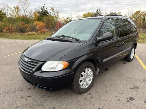 2007 Chrysler Town & Country Base