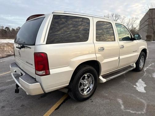 2003 Cadillac Escalade Base