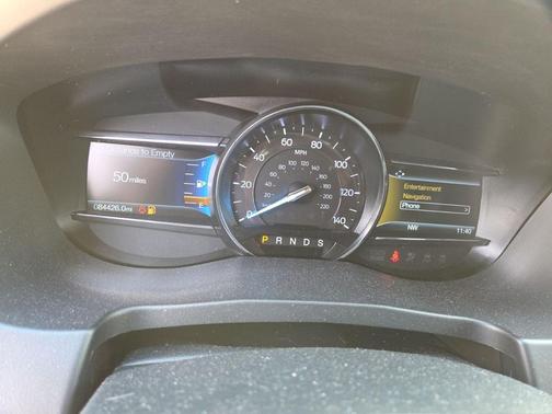 White Platinum Clearcoat Metallic 2018 Ford Explorer XLT