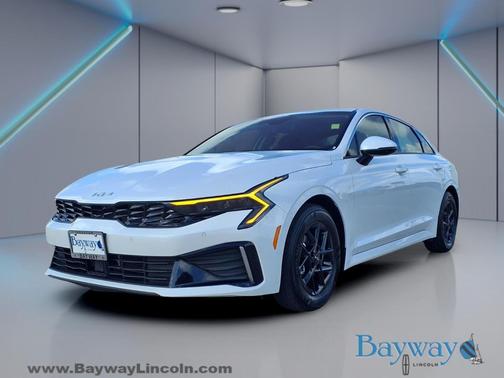 Snow White Pearl 2025 Kia K5 LXS