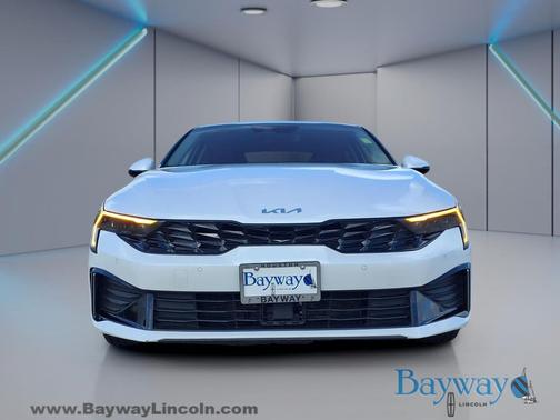 Snow White Pearl 2025 Kia K5 LXS