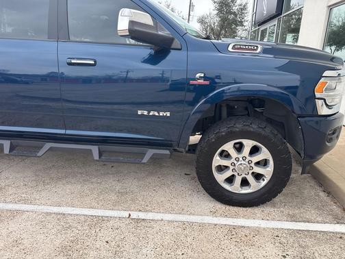 2022 RAM 2500 Laramie Crew Cab 4x4 6'4' Box