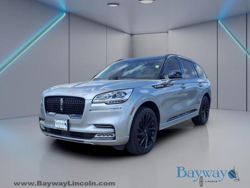 Silver Radiance Metallic Clearcoat 2023 Lincoln Aviator Black Label AWD