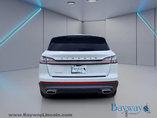 Pristine White Metallic Tri-Coat 2022 Lincoln Nautilus Reserve