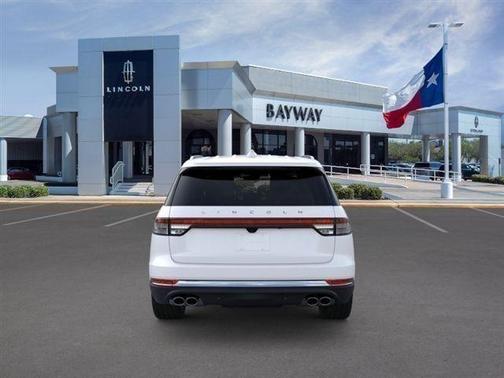 Pristine White Metallic Tri-Coat 2026 Lincoln Aviator Reserve