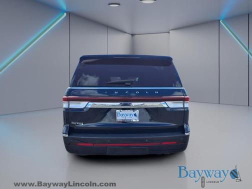 Infinite Black Metallic Clearcoat 2022 Lincoln Navigator Reserve