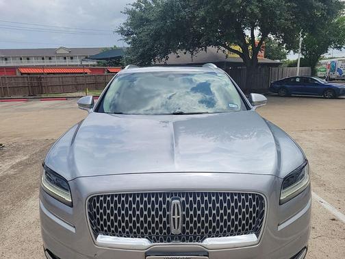 Silver Radiance Metallic Clearcoat 2023 Lincoln Nautilus Reserve