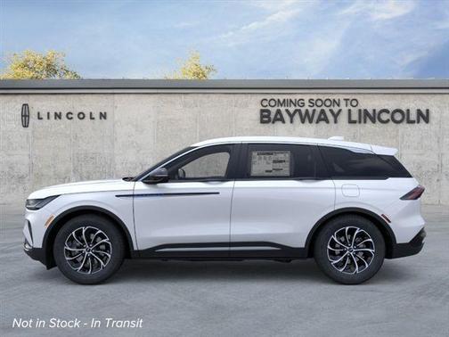 White Platinum Metallic Tri-Coat 2026 Lincoln Nautilus Premiere