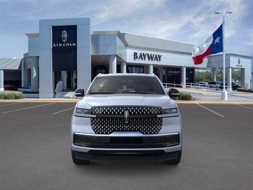 Gray Mist Metallic Tri-Coat 2026 Lincoln Navigator Premiere