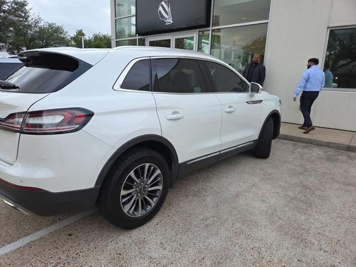 Pristine White Metallic Tri-Coat 2023 Lincoln Nautilus Standard