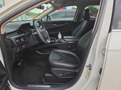 Pristine White Metallic Tri-Coat 2023 Lincoln Nautilus Standard