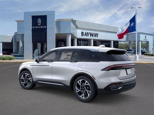 Silver Radiance Metallic Clearcoat 2026 Lincoln Nautilus Premiere