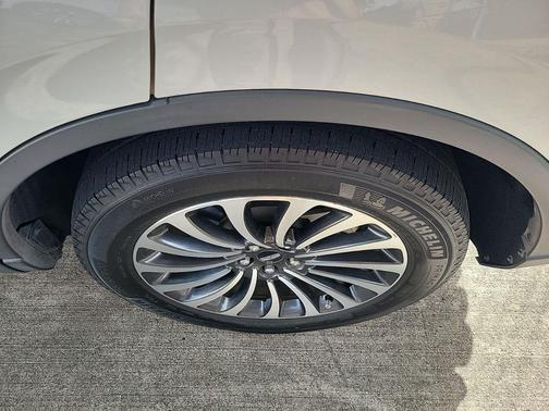 Pristine White Metallic Tri-Coat 2023 Lincoln Aviator Reserve