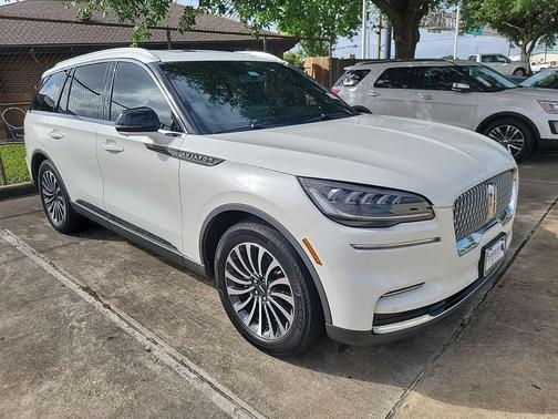 Pristine White Metallic Tri-Coat 2023 Lincoln Aviator Reserve