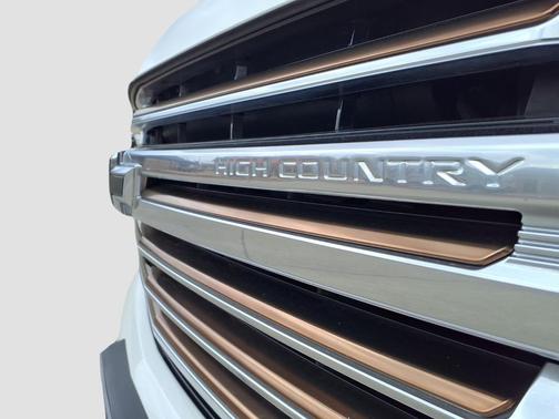 2022 Chevrolet Suburban 2WD High Country