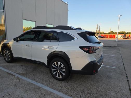 Crystal White Pearl 2024 Subaru Outback Touring XT