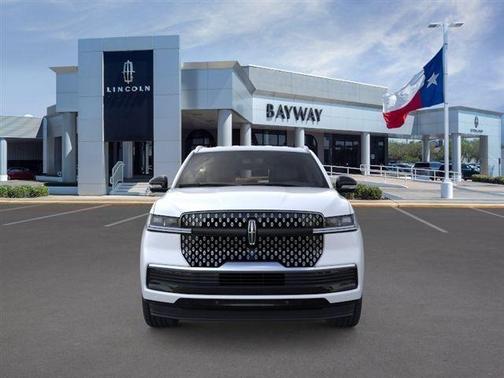 Crystal White Metallic Clearcoat 2026 Lincoln Navigator Premiere