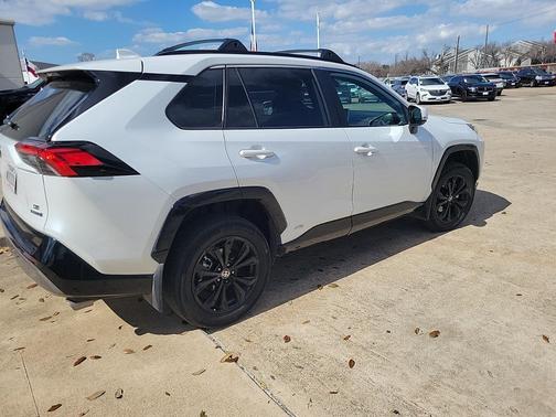 2023 Toyota RAV4 Hybrid SE