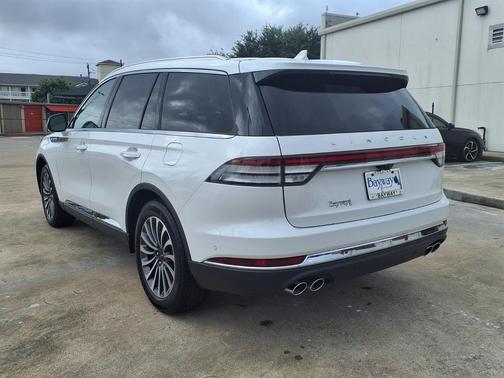 Pristine White Metallic Tri-Coat 2022 Lincoln Aviator Reserve