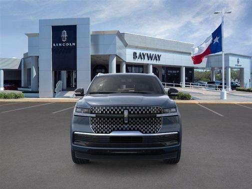 Flight Blue Metallic Clearcoat 2026 Lincoln Navigator Reserve