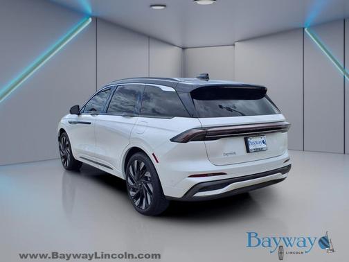 White Platinum Metallic Tri-Coat 2024 Lincoln Nautilus Black Label