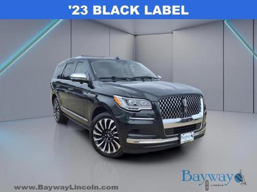 MANHANTTAN GREEN MET PREM 2023 Lincoln Navigator BLACK LABEL