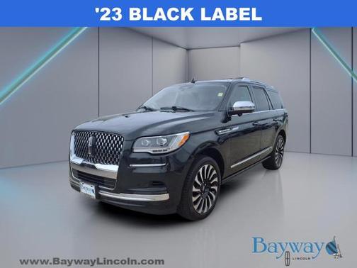 MANHANTTAN GREEN MET PREM 2023 Lincoln Navigator BLACK LABEL