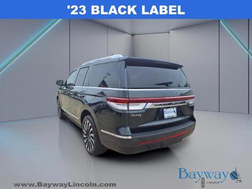 MANHANTTAN GREEN MET PREM 2023 Lincoln Navigator BLACK LABEL