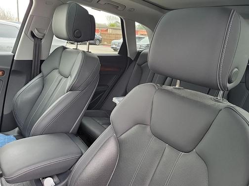 2023 Audi Q5 45 S line Prestige