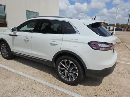 White 2022 Lincoln Nautilus Reserve