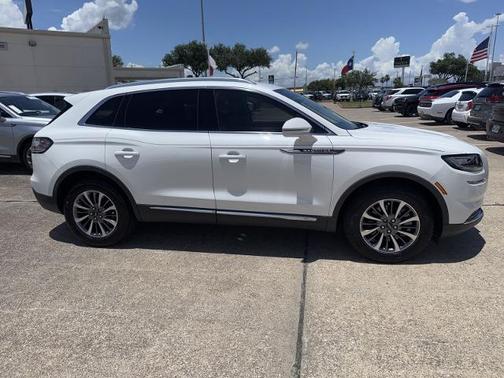 PRISTINE WHITE MET 3C 2023 Lincoln Nautilus STANDARD