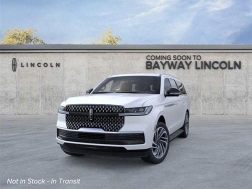 Star White Metallic Tri-Coat 2026 Lincoln Navigator Premiere