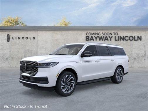 Star White Metallic Tri-Coat 2026 Lincoln Navigator Premiere
