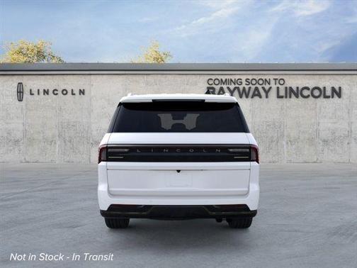 Star White Metallic Tri-Coat 2026 Lincoln Navigator Premiere