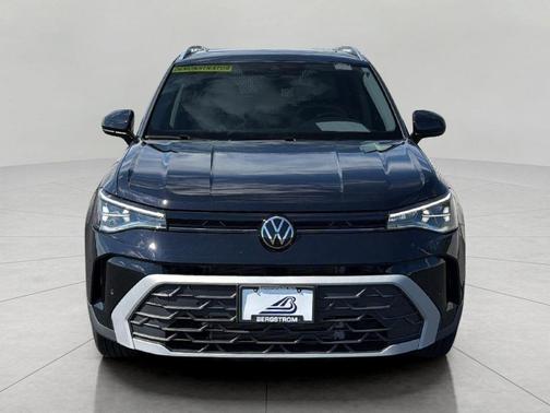 Deep Black Pearl 2025 Volkswagen Taos 1.5T SE
