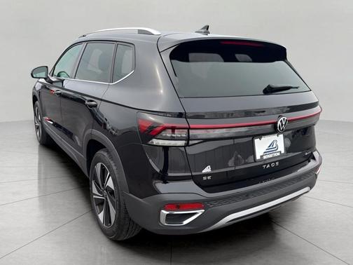 Deep Black Pearl 2025 Volkswagen Taos 1.5T SE