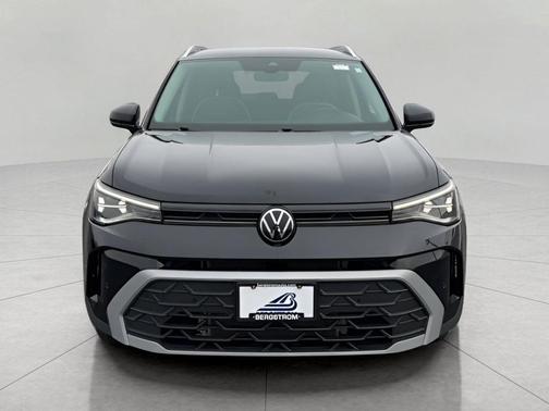 Deep Black Pearl 2025 Volkswagen Taos 1.5T SE
